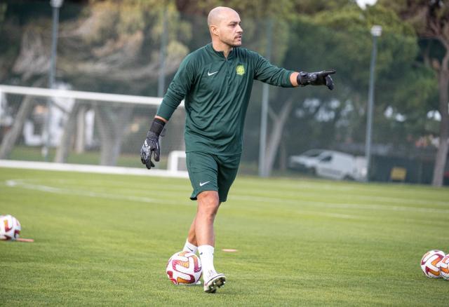 MK体育下载-国安门将教练洛博：守门员最重要的是稳定性和自信