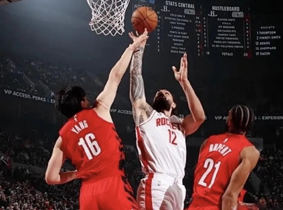 MK体育下载-杨瀚森谈与亚当斯对位：我哥实在太有劲，一只手推我就动不了了