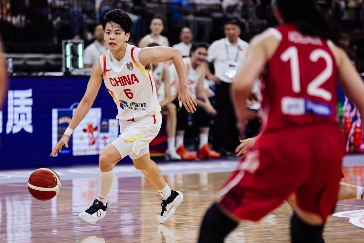 MK体育-杨舒予资历尚浅难担大任，中国女篮队长或换人，球迷纷纷推荐一人