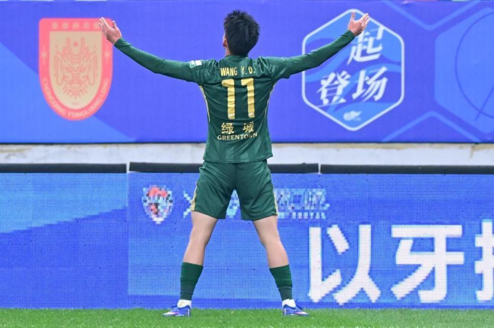 MK体育娱乐-王钰栋暴怒！终场哨后怒骂队友，赛季3次情绪失控，曾怒怼球迷